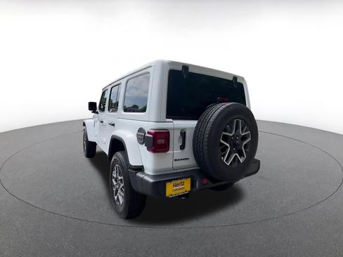 Used 2025 Jeep Wrangler Unlimited Sahara AWD/4WD image 11
