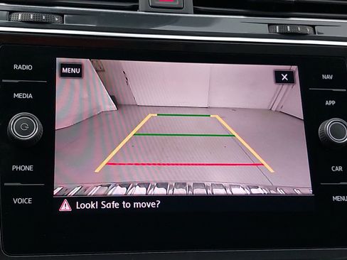 Used 2020 Volkswagen Tiguan SEL w/ 3rd Row Seat Package AWD/4WD image 28