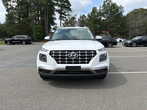 Used 2024 Hyundai Venue SEL FWD image 3
