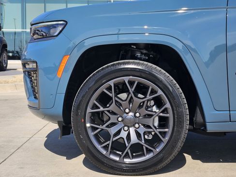 New 2026 Jeep Grand Cherokee L Summit w/ Obsidian Package image 11