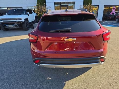 Used 2024 Chevrolet Trax LT w/ Driver Confidence Package image 4