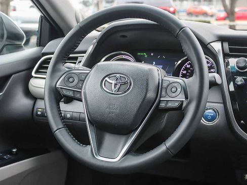 Used 2018 Toyota Camry XLE image 14
