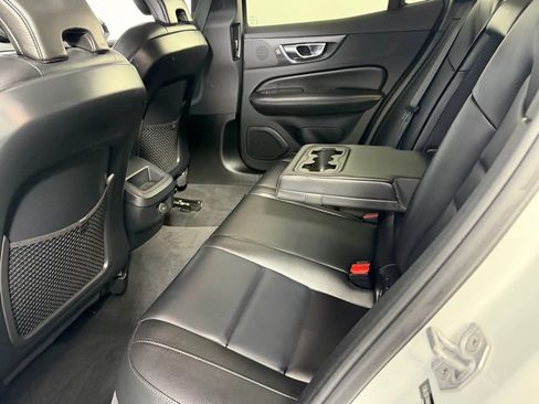 Used 2022 Volvo S60 B5 Momentum image 25