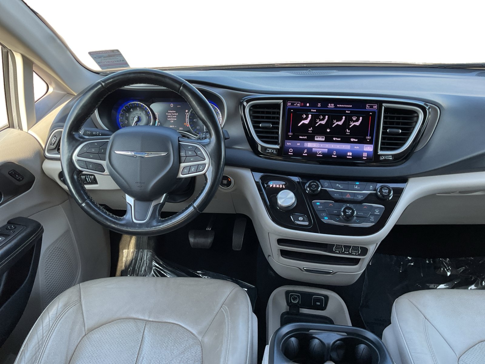 Used 2021 Chrysler Pacifica Touring-L FWD image 14