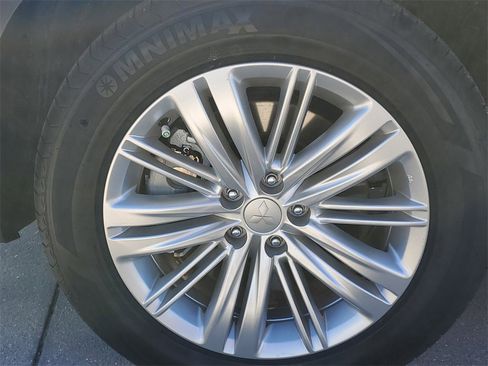 Used 2024 Mitsubishi Outlander ES image 11