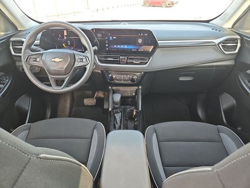 Used 2025 Chevrolet TrailBlazer LT FWD image 16