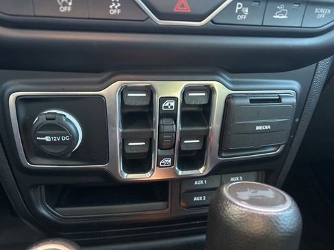 Used 2022 Jeep Wrangler Unlimited Sport w/ Sun And Sound Package image 28