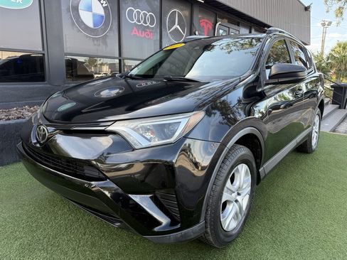 Used 2017 Toyota RAV4 LE FWD image 1