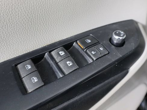 Used 2019 Toyota Highlander XLE AWD/4WD image 23