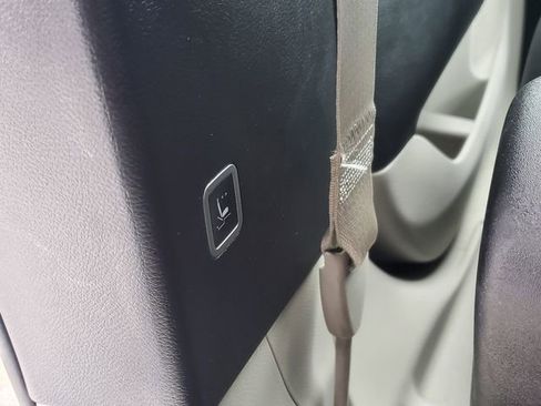 Certified 2024 Chrysler Pacifica Touring-L image 27