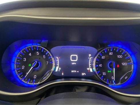 Used 2024 Chrysler Pacifica Touring-L FWD image 26