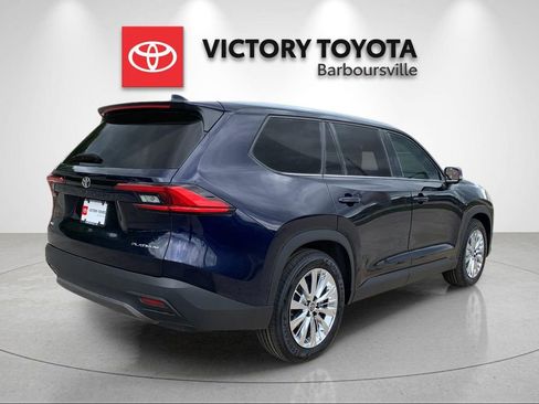 Used 2024 Toyota Grand Highlander AWD image 7