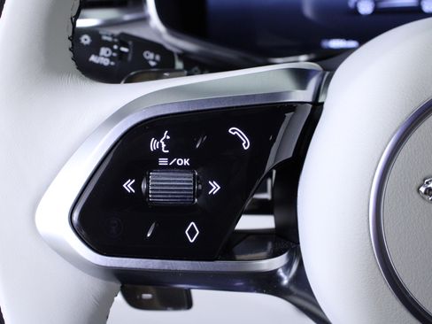 Used 2025 Jaguar F-PACE R-Dynamic S image 23