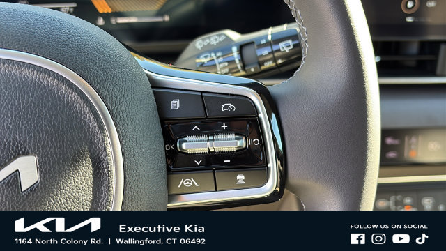 Used 2026 Kia Carnival EX FWD image 14