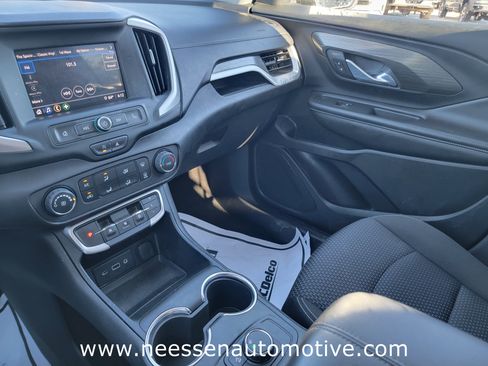 Used 2024 GMC Terrain SLE w/ Elevation Edition image 25