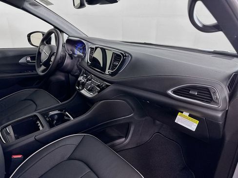 New 2026 Chrysler Pacifica Limited w/ S Appearance Package FWD image 38