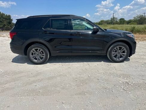New 2026 Ford Explorer Active w/ Active Comfort Package AWD/4WD image 8