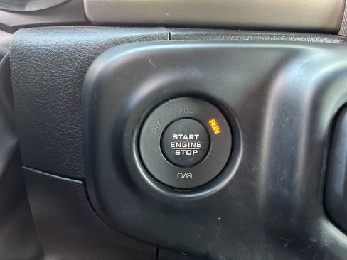 Used 2022 Jeep Wrangler Unlimited Sport AWD/4WD image 31