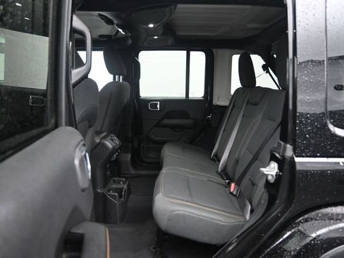 Used 2025 Jeep Wrangler Unlimited Sahara AWD/4WD image 25