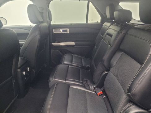 Used 2021 Ford Explorer Limited w/ Equipment Group 301A AWD/4WD image 18