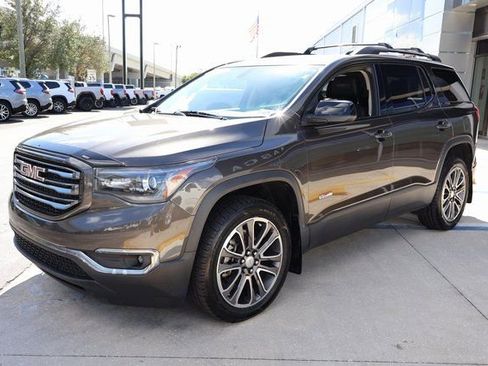 Used 2019 GMC Acadia SLT image 3