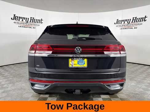 Used 2024 Volkswagen Atlas Cross Sport SE w/ Panoramic Sunroof Package FWD image 7