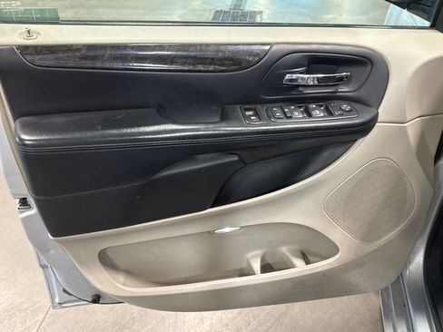 Used 2012 Dodge Grand Caravan Crew FWD image 7