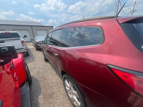 Used 2017 Chevrolet Traverse LT w/ Traveler's Package FWD image 18
