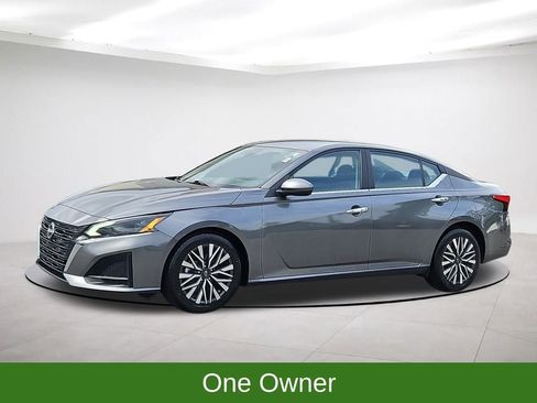 Used 2023 Nissan Altima 2.5 SV image 3