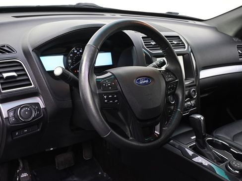 Used 2016 Ford Explorer XLT w/ Equipment Group 202A AWD/4WD image 10