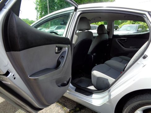 Used 2013 Hyundai Elantra GLS image 10