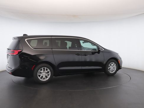 New 2026 Chrysler Pacifica Select image 29