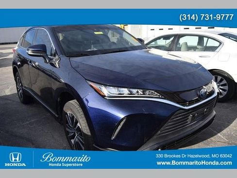 Used 2022 Toyota Venza LE image 1