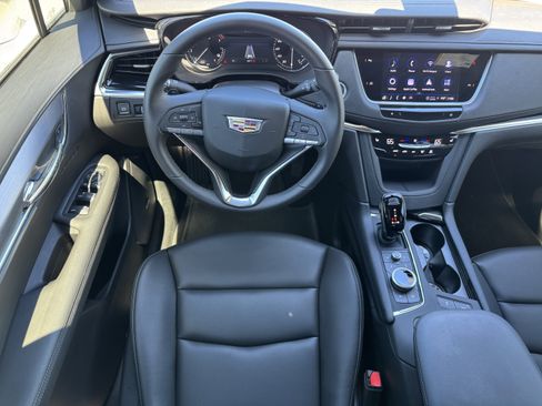 New 2025 Cadillac XT6 Luxury image 15