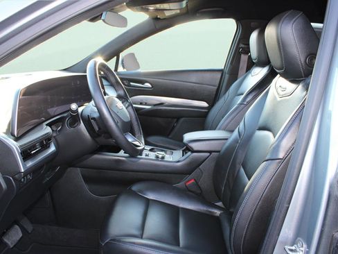 Used 2025 Cadillac XT4 Premium Luxury image 10
