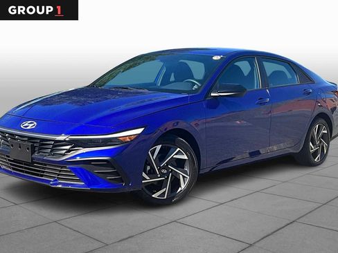 Used 2025 Hyundai Elantra Sport image 1