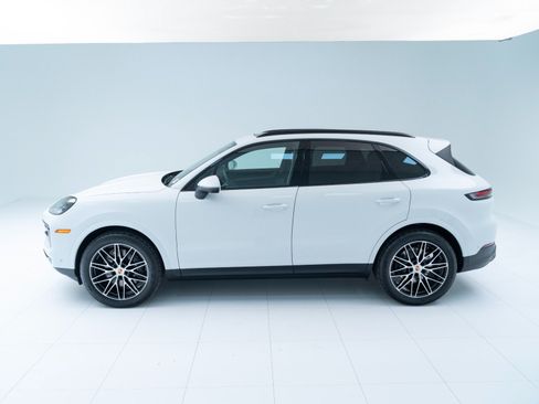 Used 2026 Porsche Cayenne AWD/4WD image 2