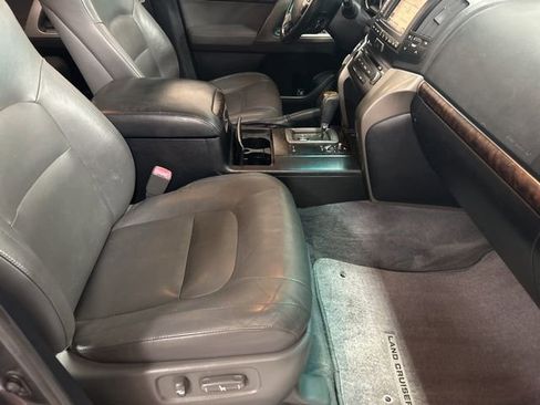 Used 2009 Toyota Land Cruiser image 32