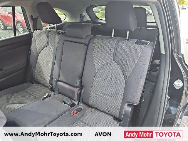 Used 2020 Toyota Highlander L FWD image 16