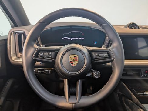 Used 2024 Porsche Cayenne Coupe image 17