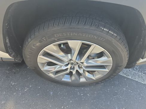Used 2022 Toyota RAV4 XLE Premium FWD image 19