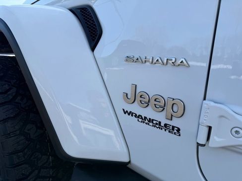 Used 2021 Jeep Wrangler Unlimited Sahara AWD/4WD image 19