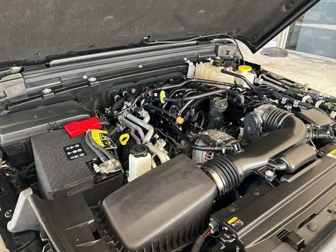 Used 2023 Jeep Gladiator Sport image 11