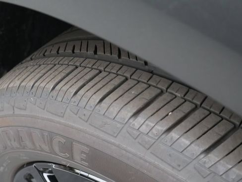 Used 2025 Chevrolet Trax ACTIV w/ Sunroof Package FWD image 7