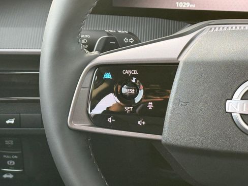 Certified 2025 Nissan Murano SV image 14