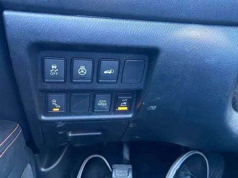 Used 2020 Nissan Pathfinder SL image 18