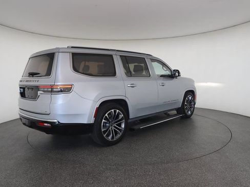 Used 2023 Jeep Grand Wagoneer Series III AWD/4WD image 18