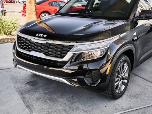 Used 2023 Kia Seltos LX AWD/4WD image 6