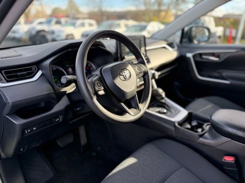 Used 2021 Toyota RAV4 XLE image 13