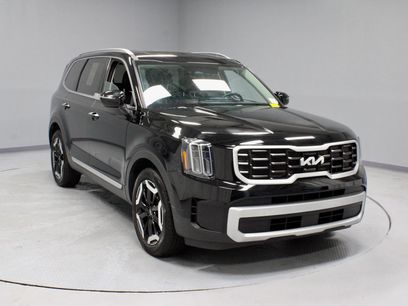 Used 2024 Kia Telluride S w/ S Sunroof Package